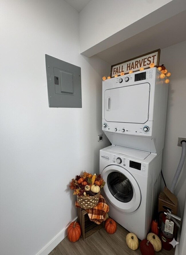 Building Photo - 103 E Tiffany Dr