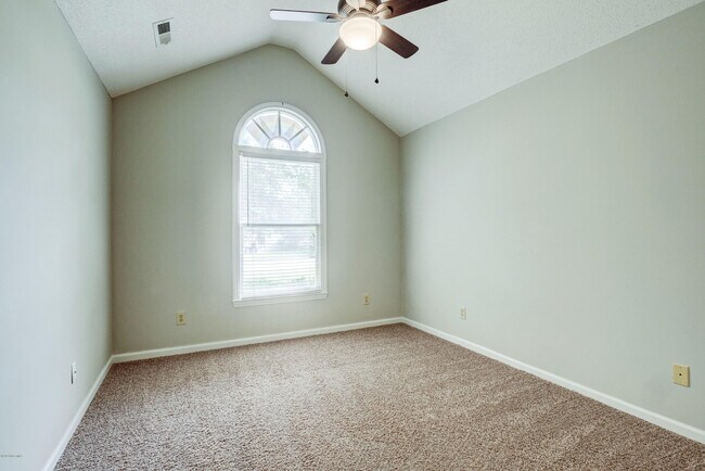 Building Photo - 203 Wagon Wheel Way