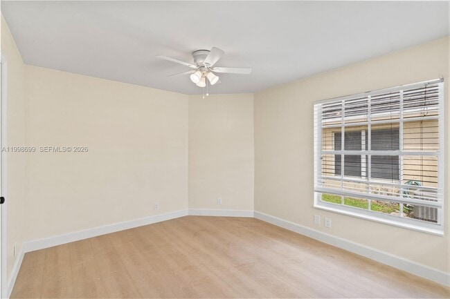 Building Photo - 9081 Lake Park Cir N