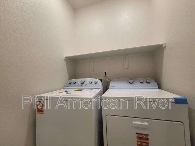 Building Photo - 5033 Rialto Dr