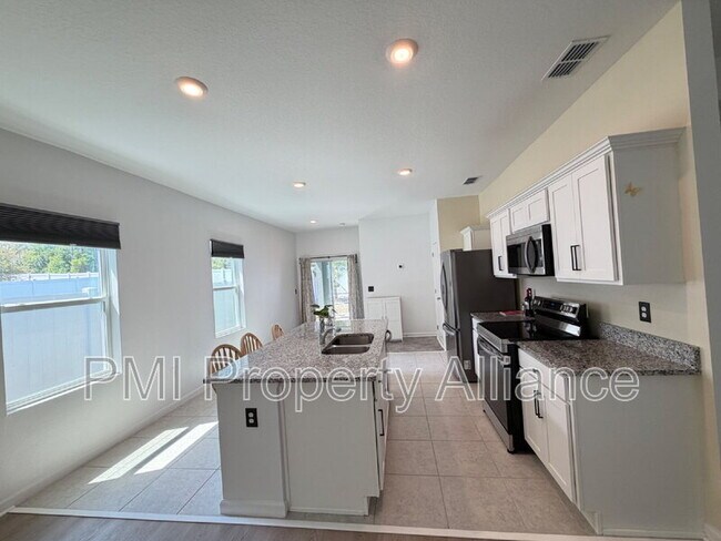 Building Photo - 2021 Hemingway Cir