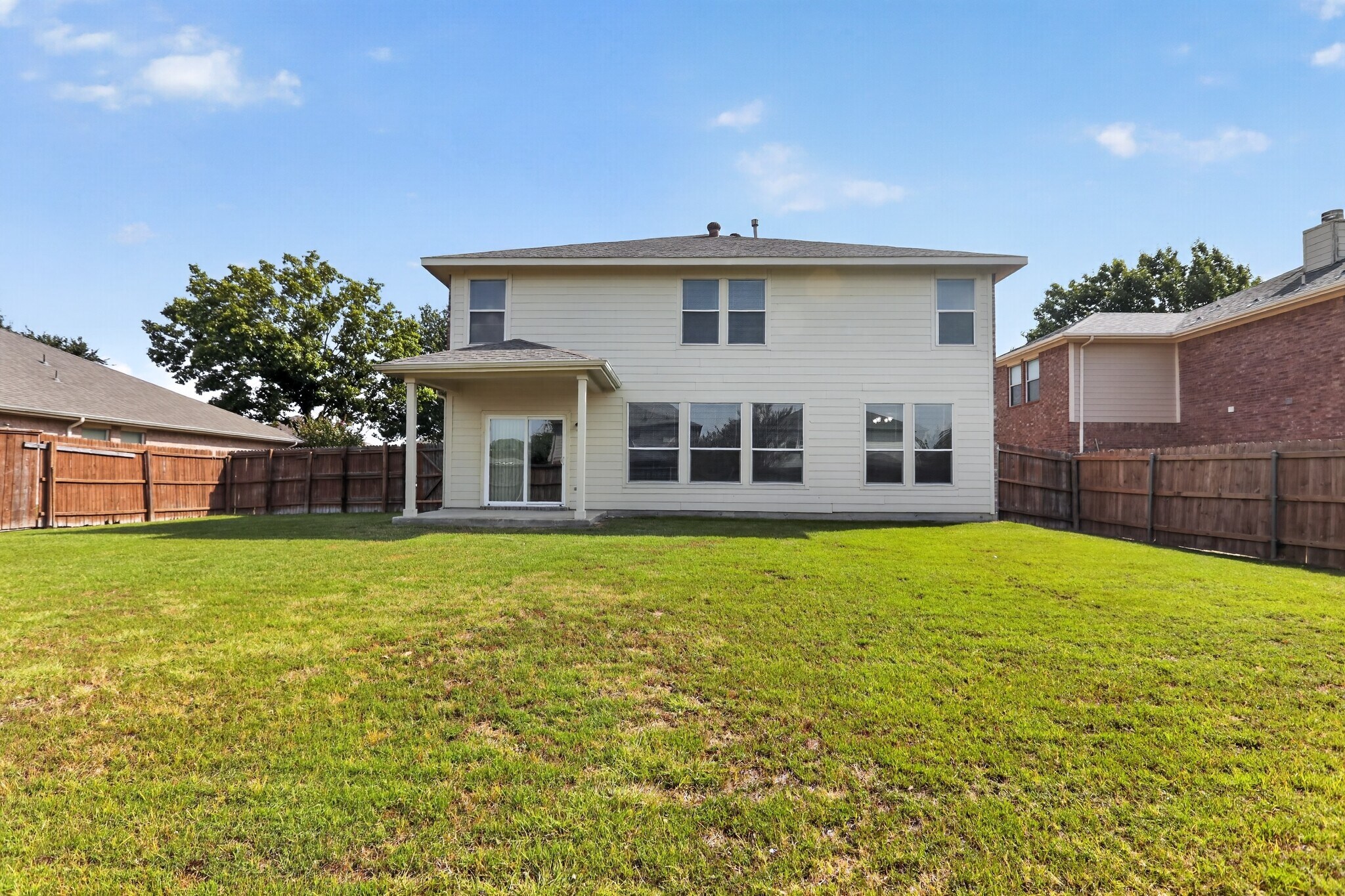 Building Photo - 217 Pinewood Trl