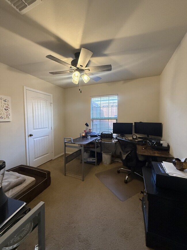 Building Photo - 6914 95th St