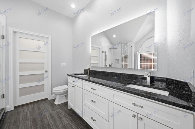 Building Photo - 1915 Paloma Way