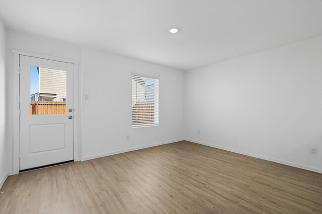 Building Photo - 924 Blue Heron Dr