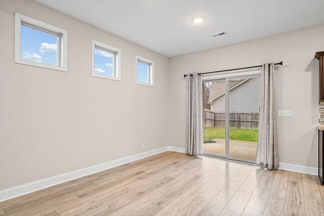 Building Photo - Beautiful 4 bedroom Pet Friendly Home For Rent!