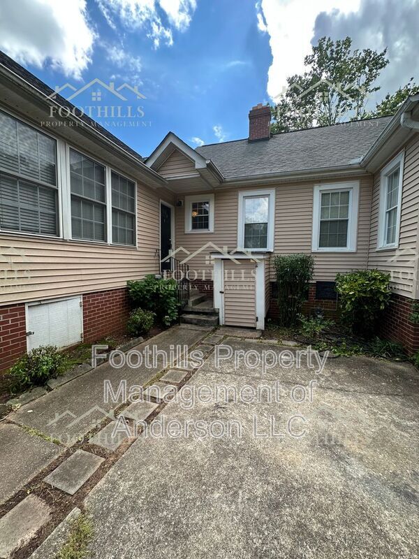 Building Photo - 220 Moultrie Square