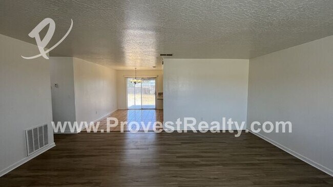 Building Photo - 3 Bed, 2 Bath Apple Valley Home!!!