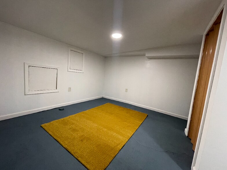 Building Photo - 215 9th St