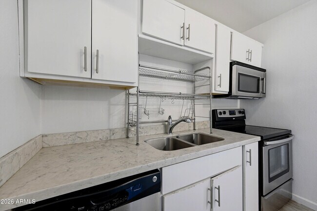 Building Photo - 907 N 22nd Pl
