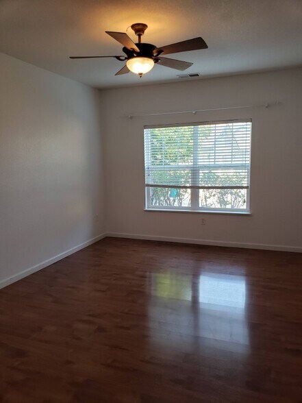 Building Photo - 5225 White Willow Dr