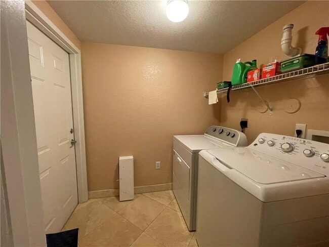 Building Photo - 6942 W Sample Rd