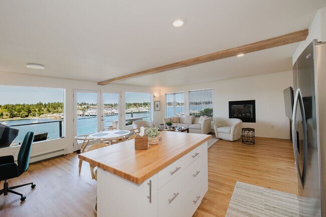 Building Photo - Furnished Bainbridge Island Waterfront Home with Incredible Views