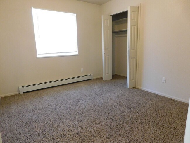 Building Photo - Spacious Home in Dove Creek Sub-Division