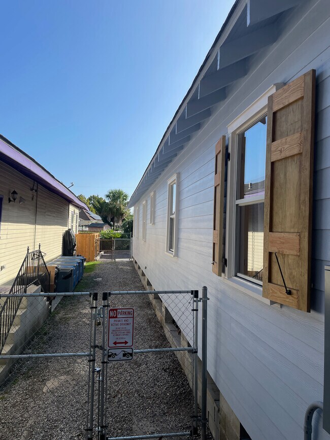 Building Photo - 2221 Saint Bernard Ave