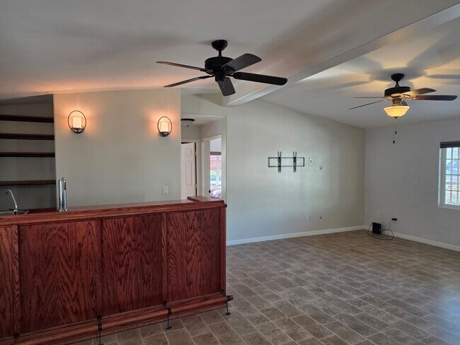 Building Photo - STUNNING PROPERTY-3 bedroom/2 bath Manufacture home in Central Bullhead City