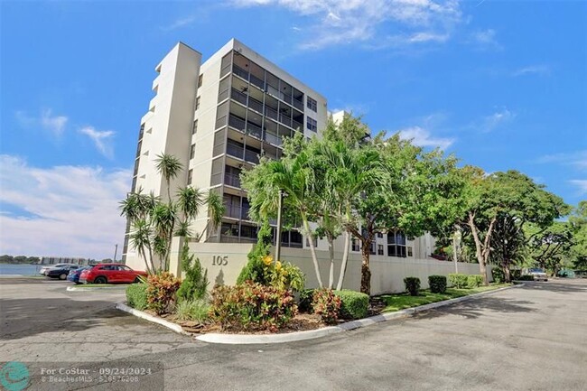 Building Photo - 105 Lake Emerald Dr