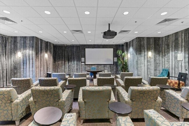 Building Photo - 711 Cosmopolitan Dr NE