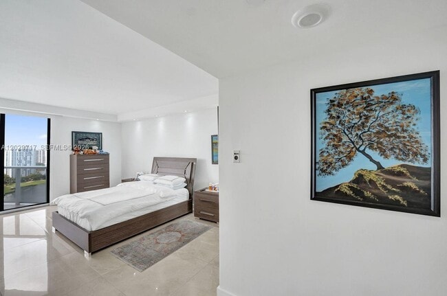 Building Photo - 20281 E Country Club Dr