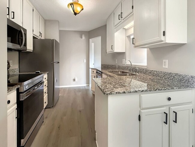 Building Photo - 14393 Estates Ave