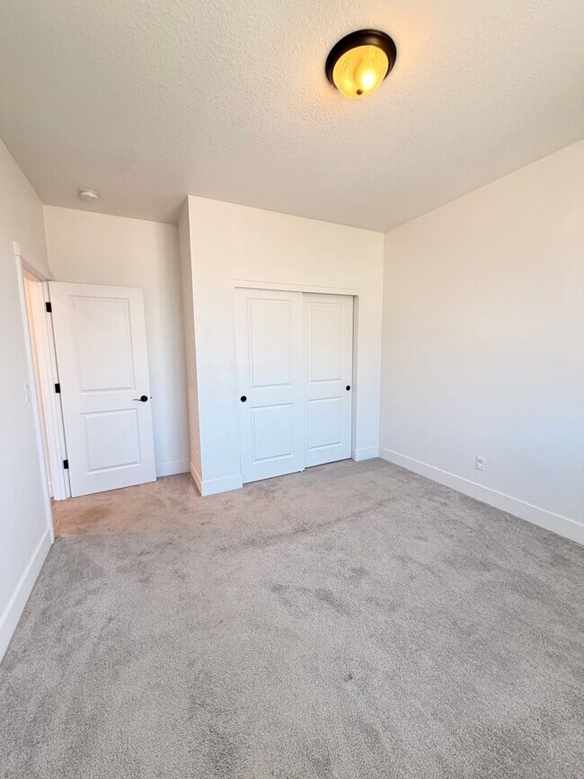 Building Photo - 3481 Snowberry Rd