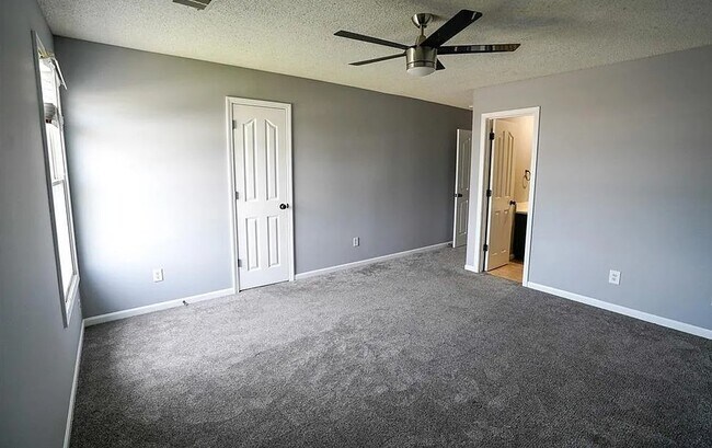 Building Photo - 853 E 167th Ct