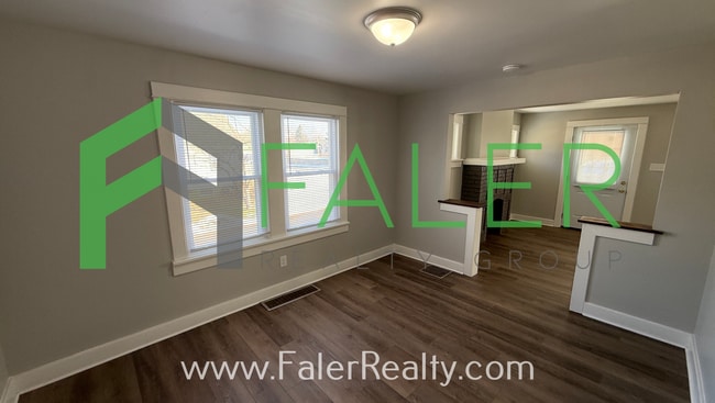 Building Photo - Belmont Bungalow!