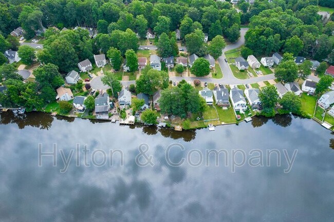 Building Photo - 7712 Breaker Point Ct