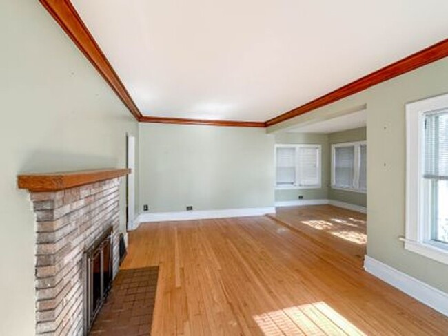 Building Photo - A beautiful and spacious rental home perfe...