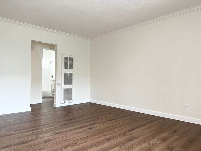 Building Photo - 1 Bed 1 Bath Pacific Beach Apartments
