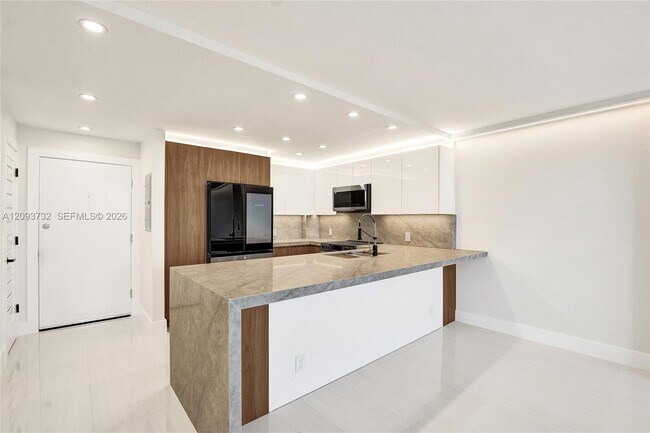 Building Photo - 1400 S Ocean Dr