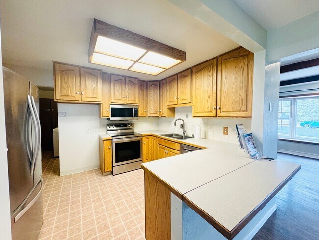 Building Photo - Large 3 Bed, 3 Bath House In Greeley - 4 bonus rooms in basement!