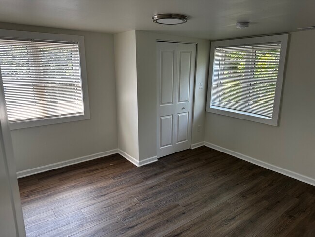 Building Photo - 10 W 33rd Pl