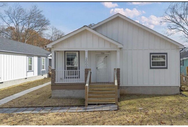 Building Photo - 2000 Huff Pl