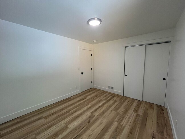 Building Photo - Charming NE Portland Apartment Near Parks, Shops & Transit