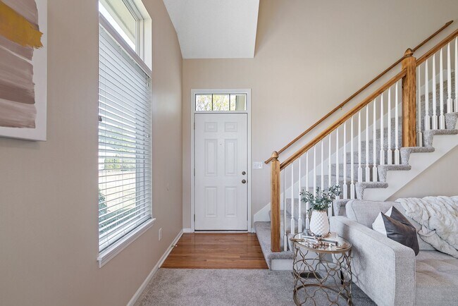 Building Photo - {13862} Spacious townhome in Prime Location + Maintenance Provided Community + Neighborhood Pool ...