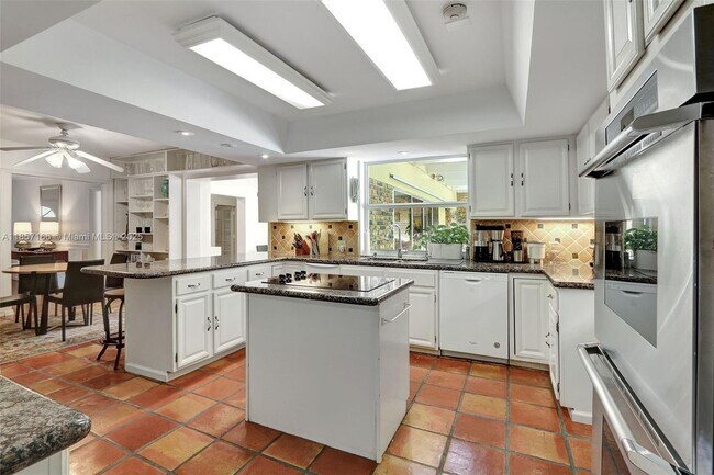 Building Photo - 6255 SW 92nd St