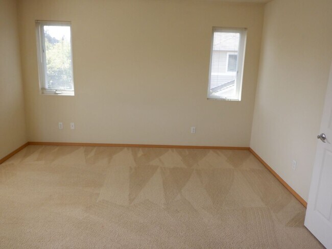 Building Photo - 2320 Simmons St