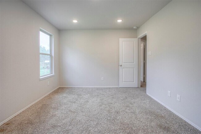 Building Photo - 4 Big Lake Cir