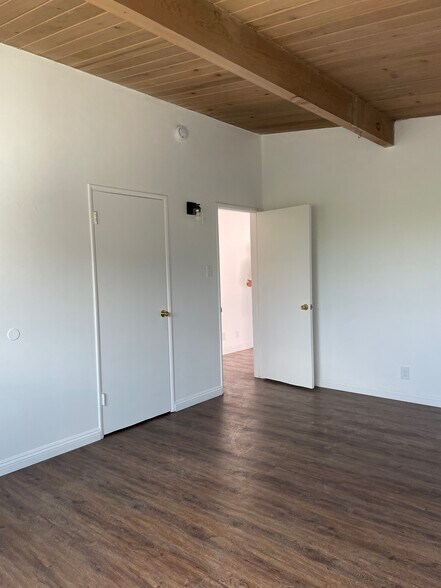 Building Photo - 2215 Mathews Ave