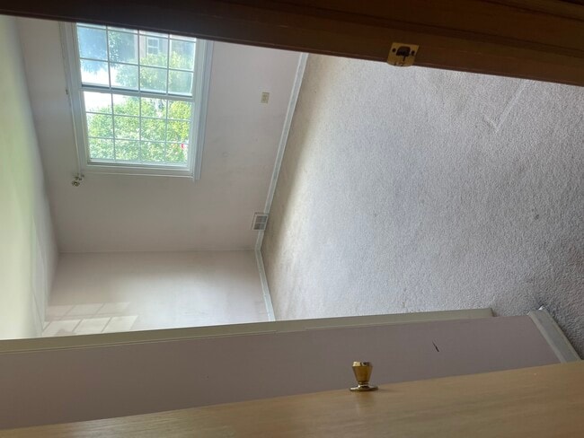 Building Photo - 1802 W Willow Ln