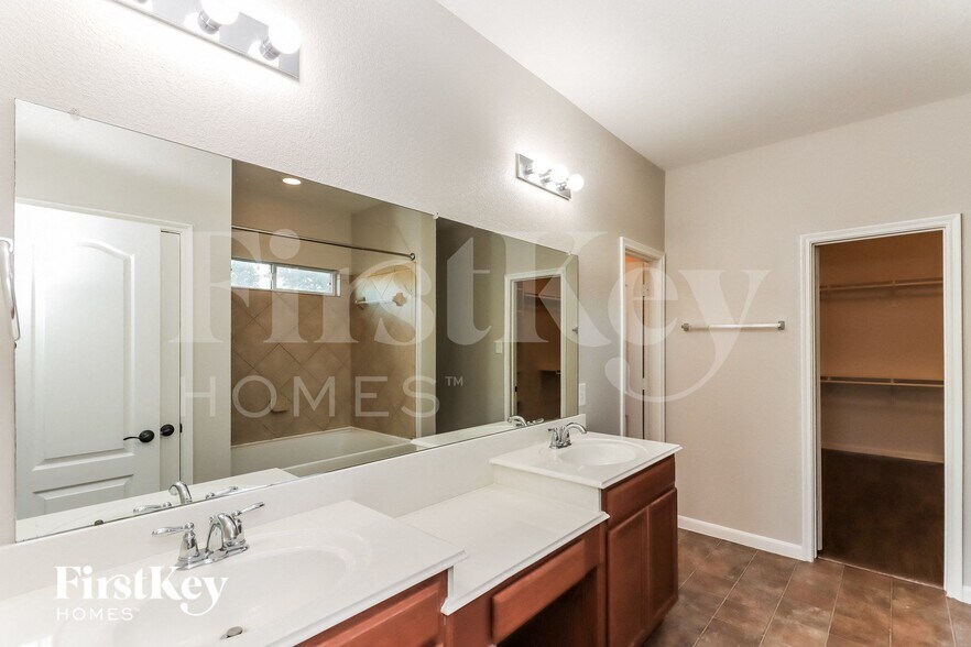 Building Photo - 16302 Stable Manor Ln