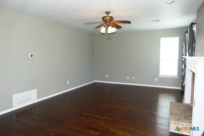 Building Photo - 413 Cattail Cir