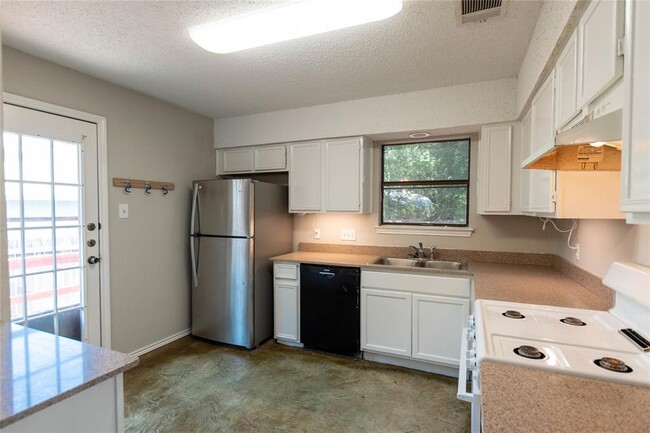 Building Photo - 12909 Campos Dr