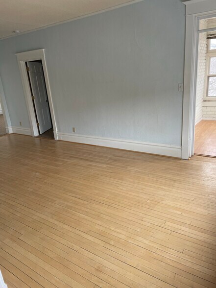 Building Photo - 418 S 4th St