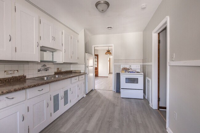 Building Photo - 4120 Trowbridge Ave