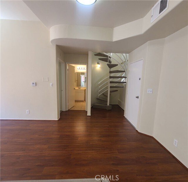 Building Photo - 5060 Kester Ave