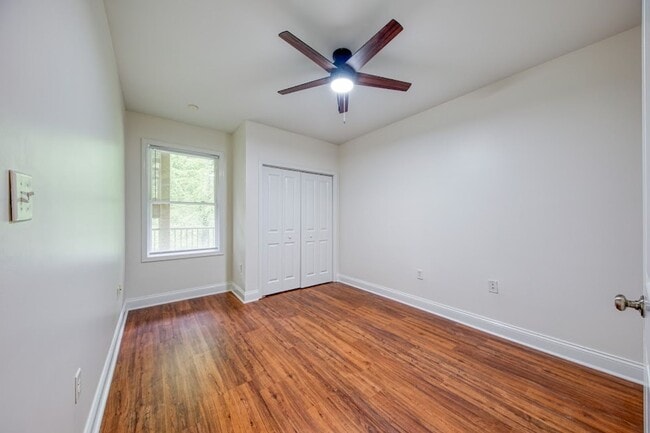 Building Photo - 3 BEDROOM CONDO IN RIVER TOWNE - A GATED LAKEFRONT COMMUNITY!!