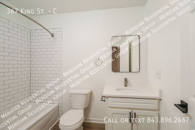 Building Photo - 367 King St