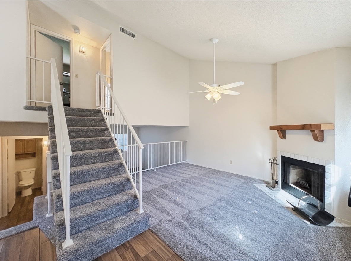 Building Photo - 921 W University Dr